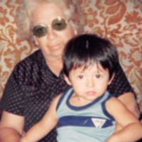 幼いころのオーナーシェフと、メキシコの祖母
